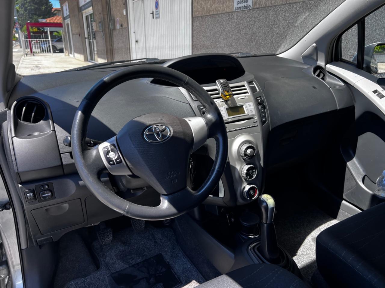 Toyota Yaris 1.0 5 porte Sol