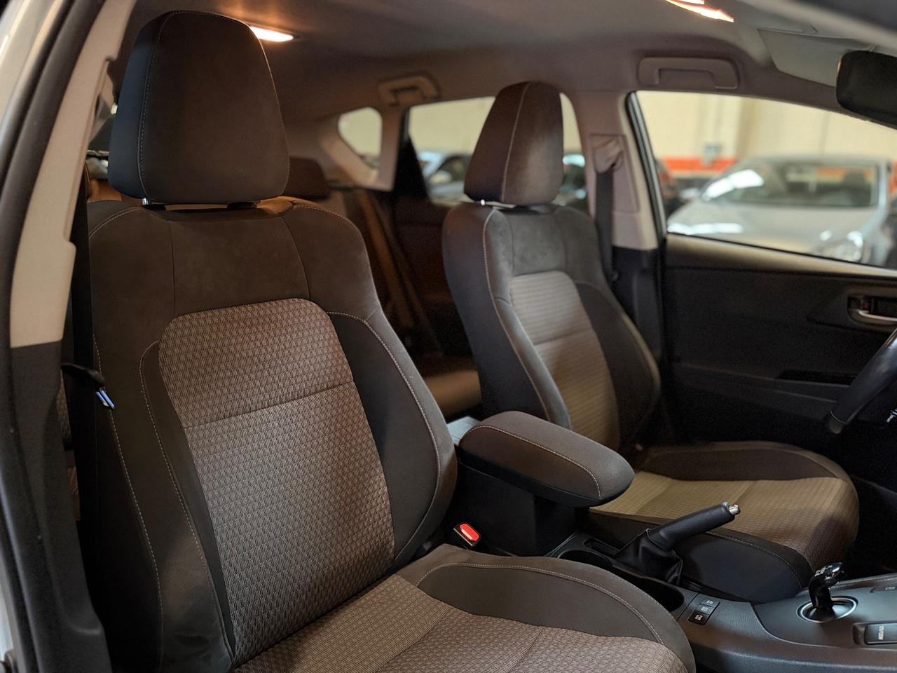 Toyota Auris 1.8 Hybrid Black Edition AUTOMATICA NEOPATENTATI