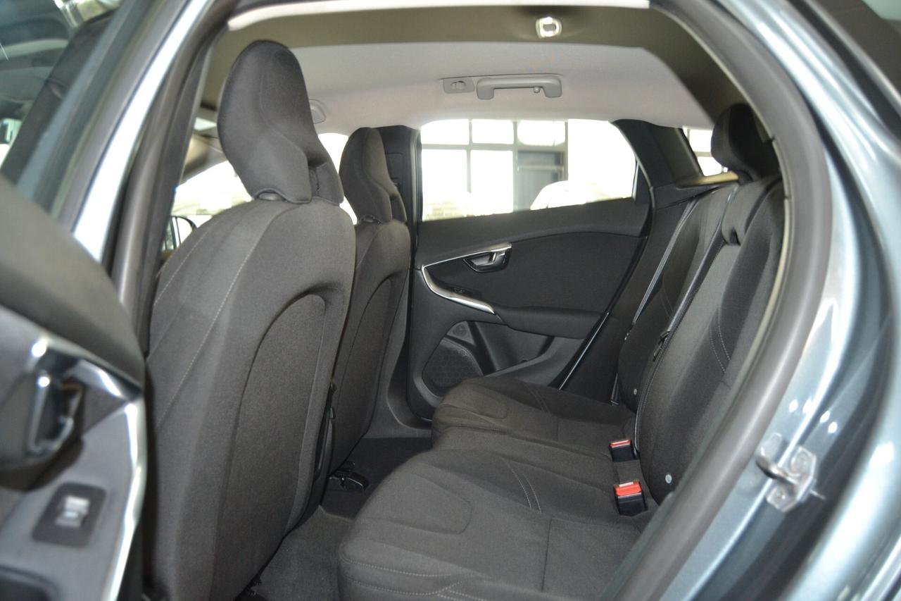 Volvo V40 1.6D2 115CV Momentum UniPro/Navi/Cruise