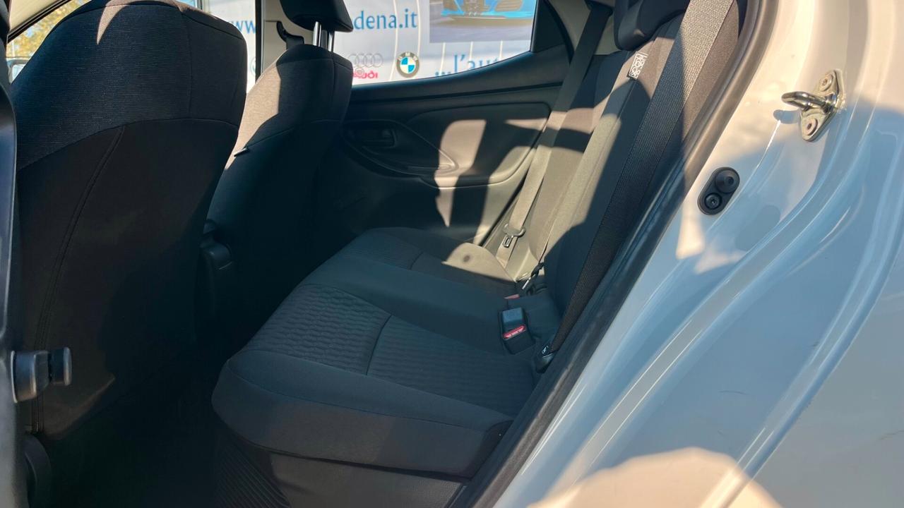 Toyota Yaris 1.5h Active " NON VINCOLI / TAGLIANDI TOYOTA "