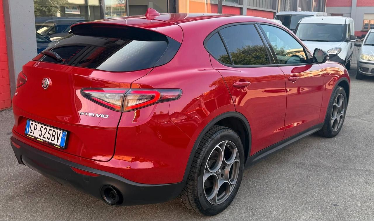 Alfa Romeo Stelvio 2.2 Turbodiesel 210 CV AT8 Q4 Competizione