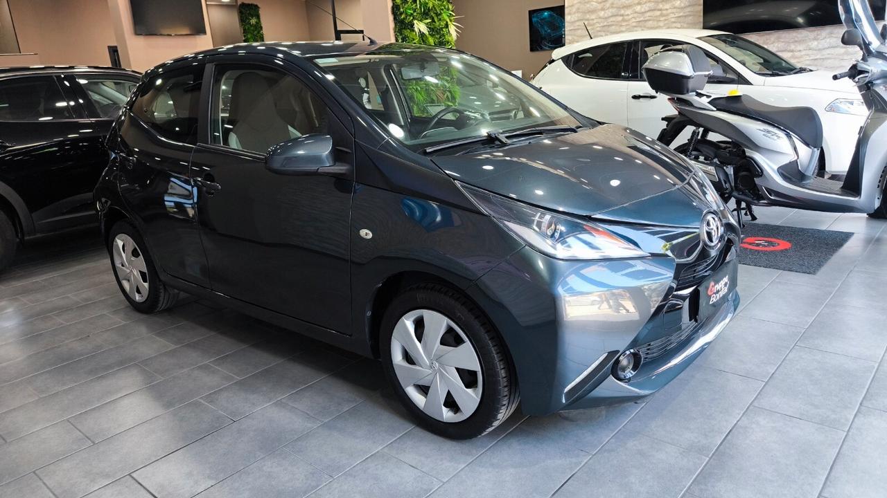 Toyota Aygo 1.0 VVT-i 69 CV 5 porte x-business MMT