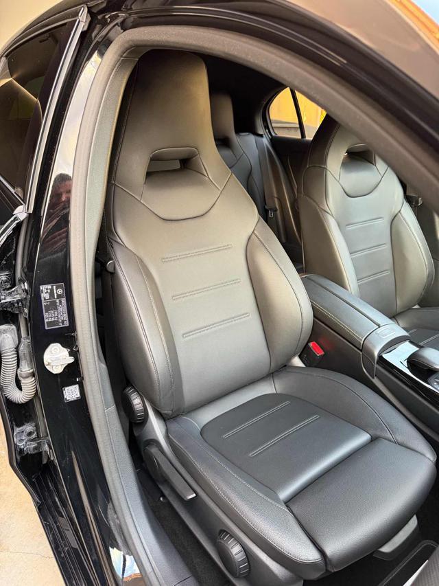 MERCEDES-BENZ A 200 d Auto Sport Night Edition KmCertif.