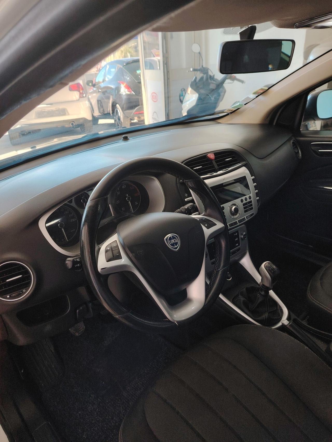 Lancia Delta 1.6 MJT DPF Silver