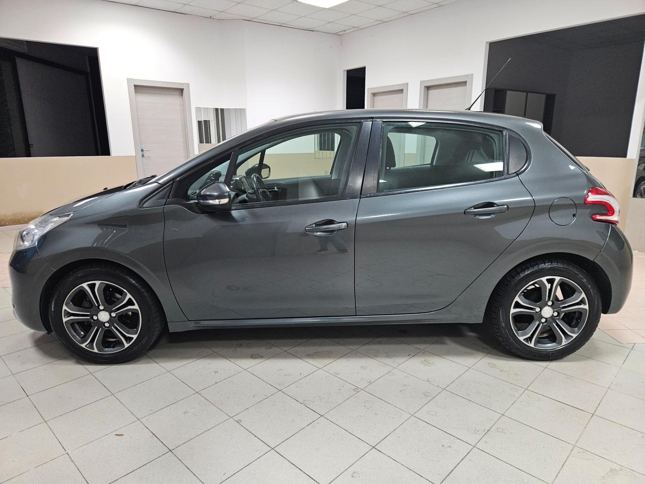 Peugeot 208 1.4 HDi 68 CV 5 porte Allure