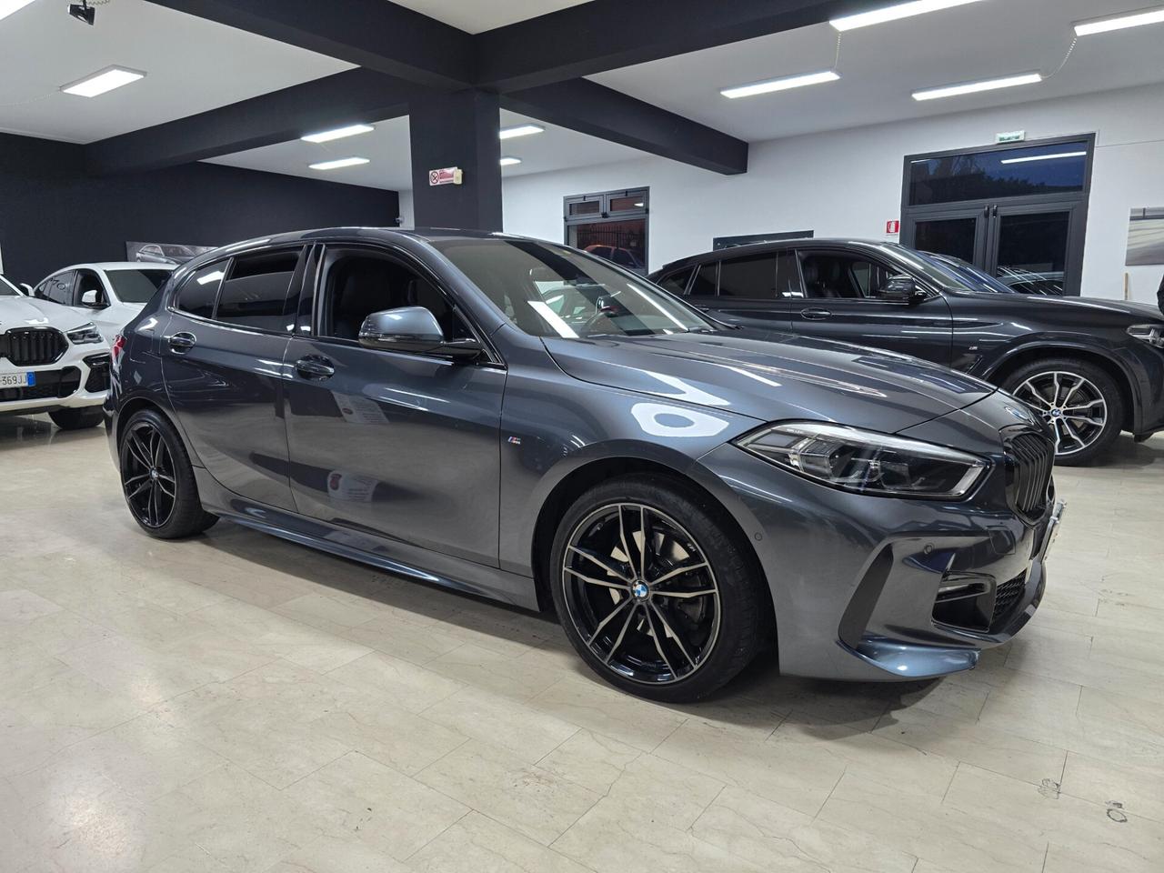 Bmw 118 118d 5p. Msport