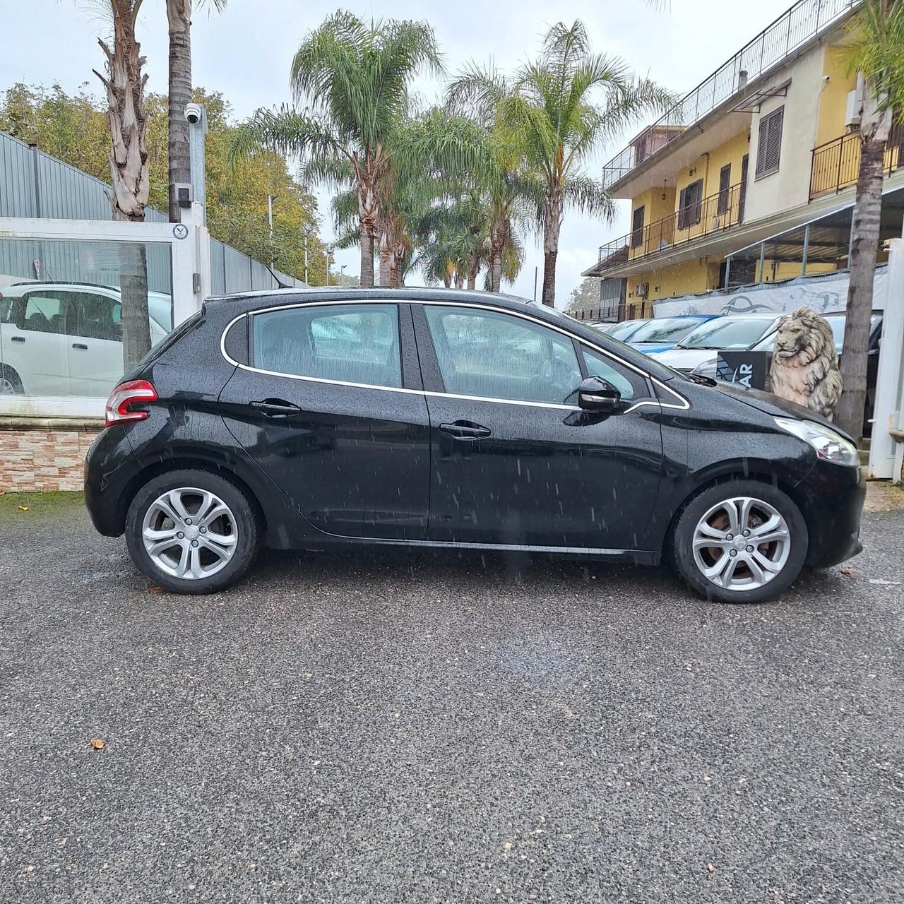 Peugeot 208 1.4 HDi 68 CV 5 porte Allure