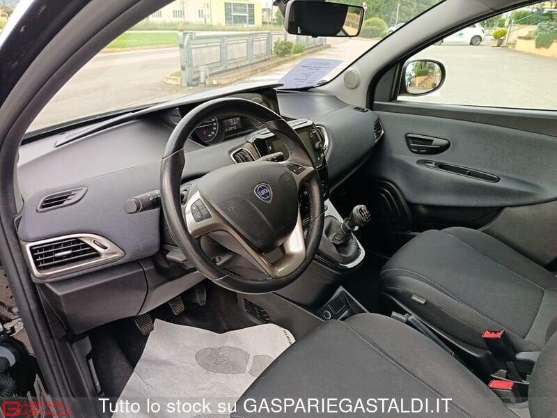 Lancia Ypsilon 1.0 FireFly 5 porte S&S Hybrid Silver
