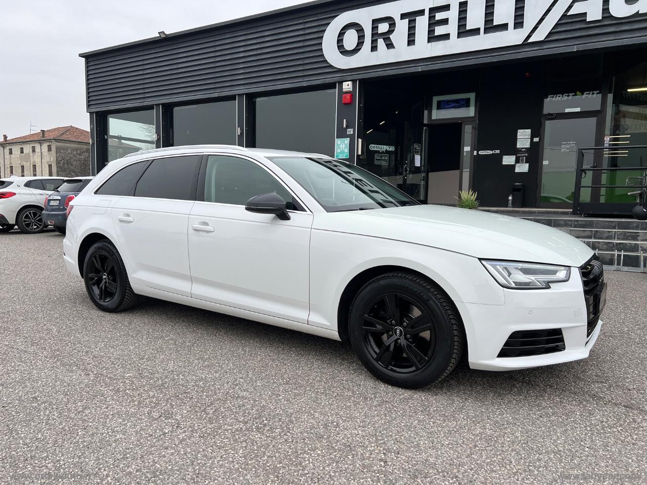 AUDI A4 Avant 30 TDI S tronic Business