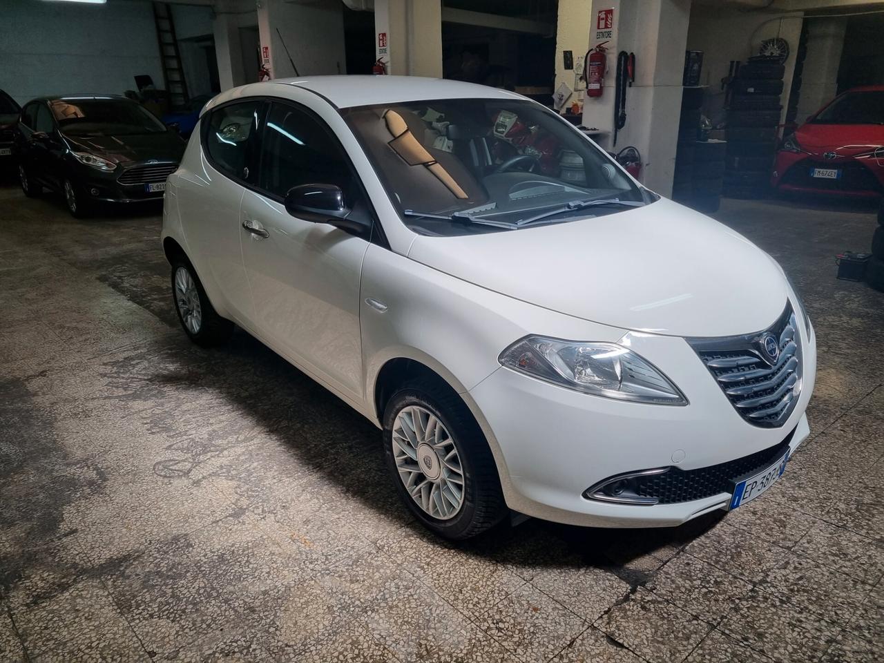 Lancia Ypsilon 0.9 TwinAir 85CV 5P Metano Ecochic Gold