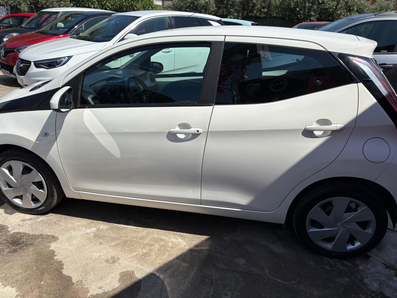 Toyota Aygo 1.0 VVT-i 69 CV 5 porte x-clusiv