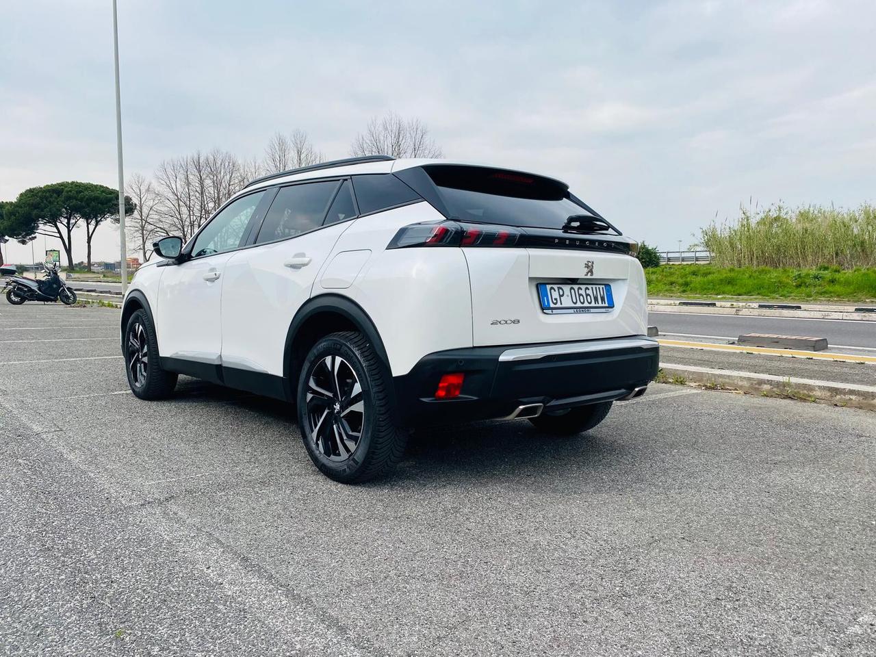 Peugeot 2008 PureTech 130 S&S EAT8 GT