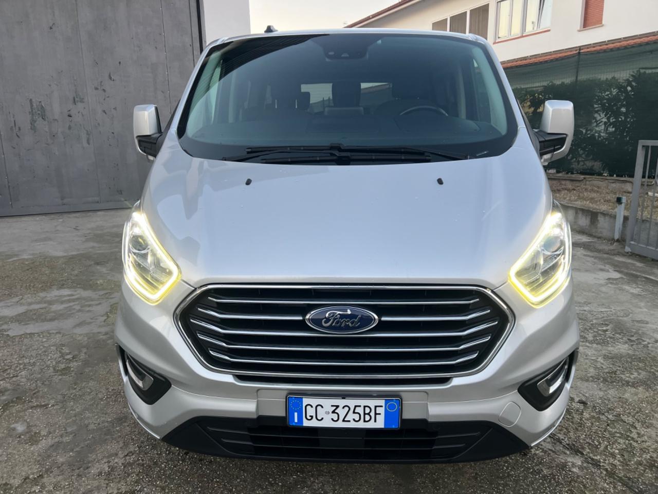 FORD TOURNEO CUSTOM 2.0 DIESEL IBRIDO 8 POSTI UNICO PROPRIETARIO PERFETTO