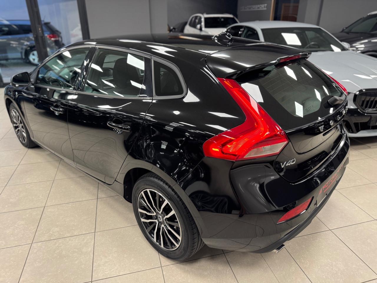 Volvo V40 D2 R-design