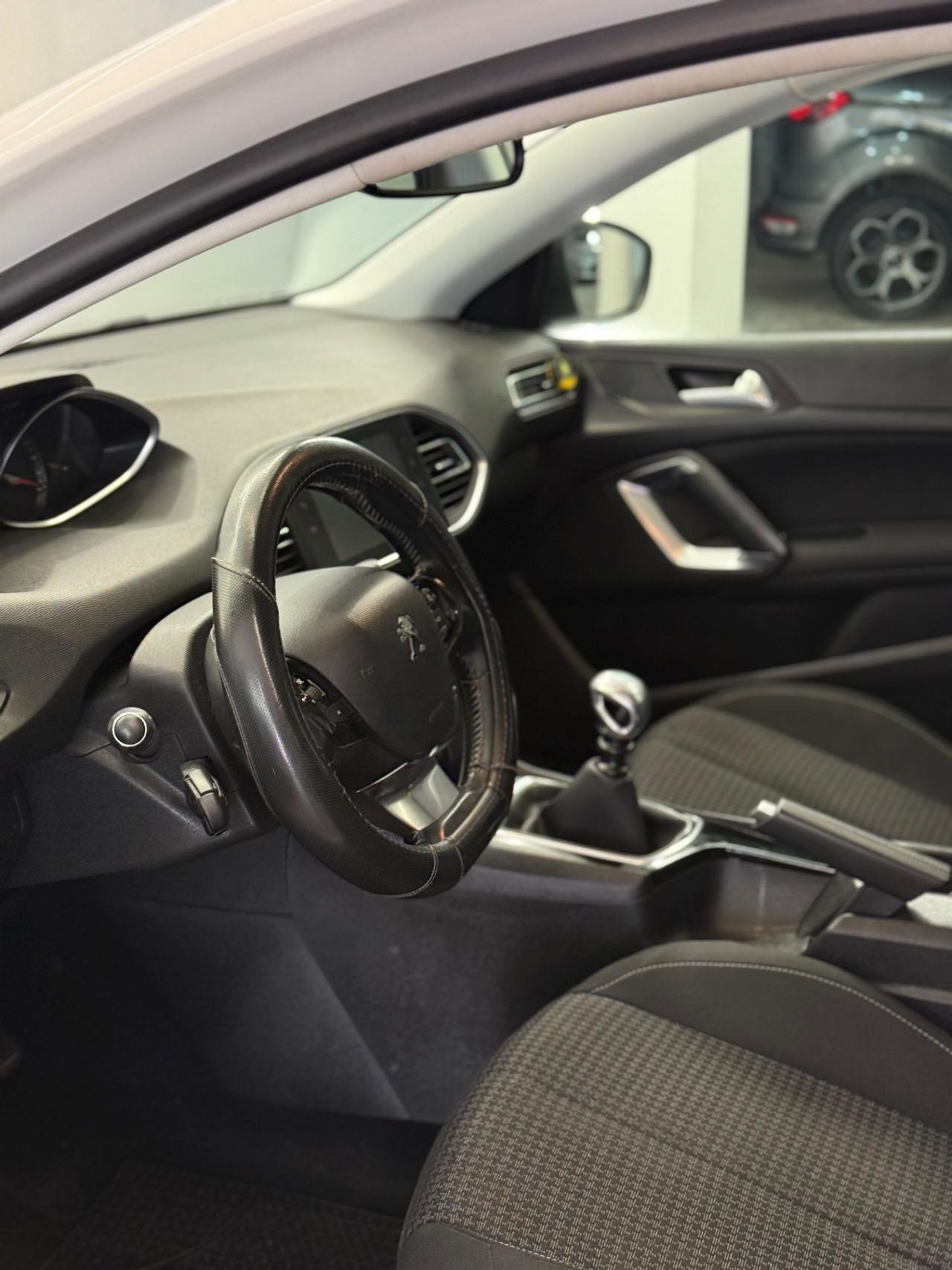 Peugeot 308 BlueHDi 130 S&S Allure