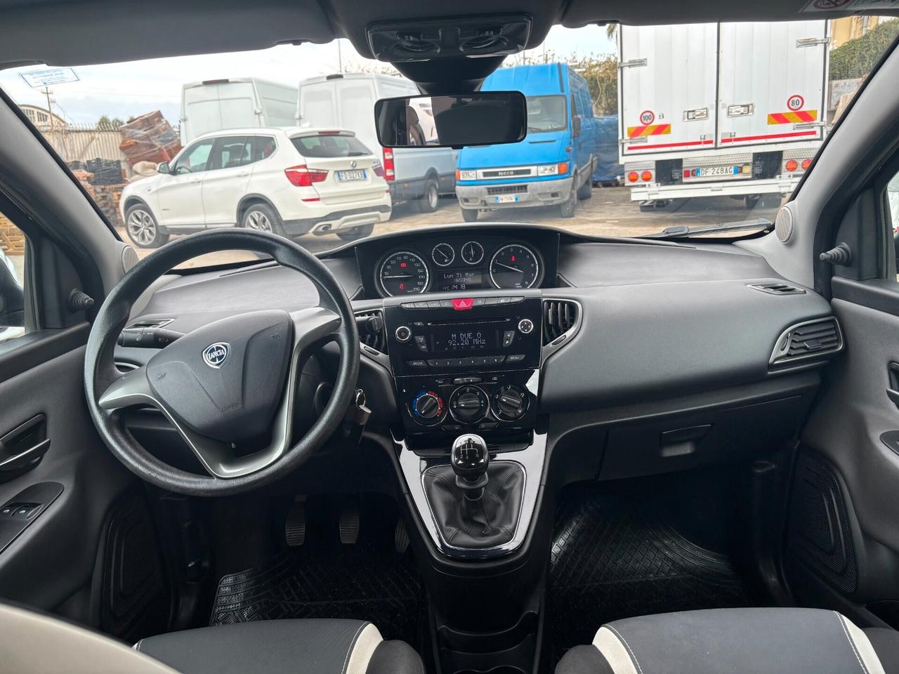Lancia Ypsilon 1.2 69 CV 5 porte Elefantino