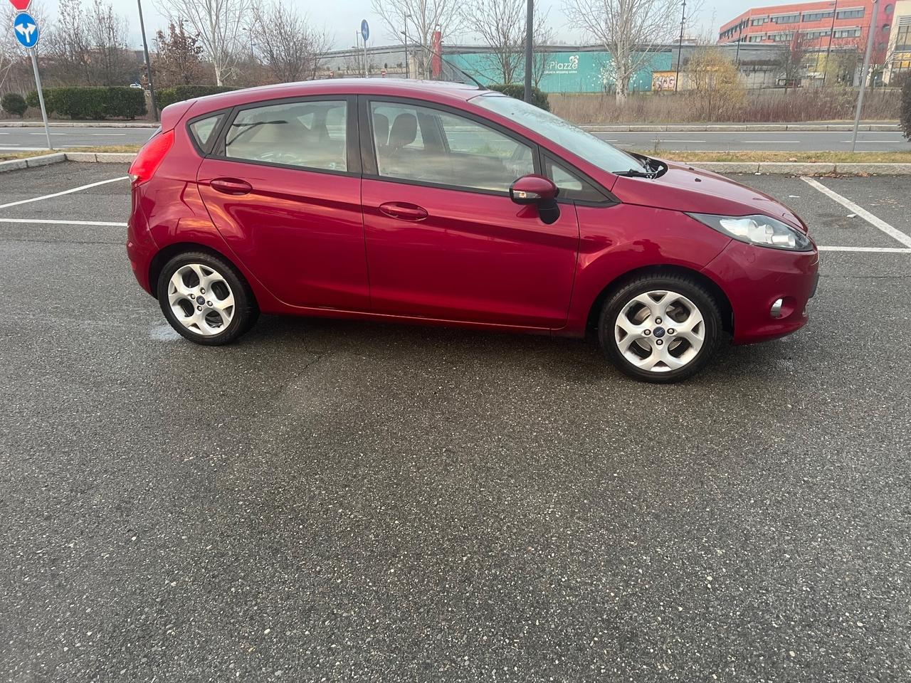 Ford Fiesta 1.4 16V 5p. Bz.- GPL Titanium Bs.