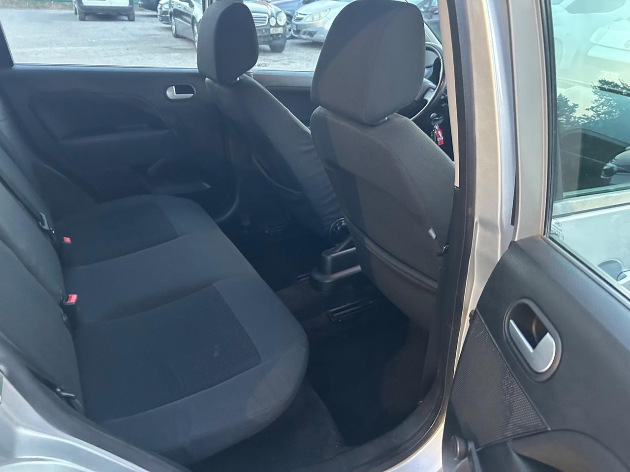 Ford Fiesta 1.2 5p. Ghia 140000km Gancio Traino