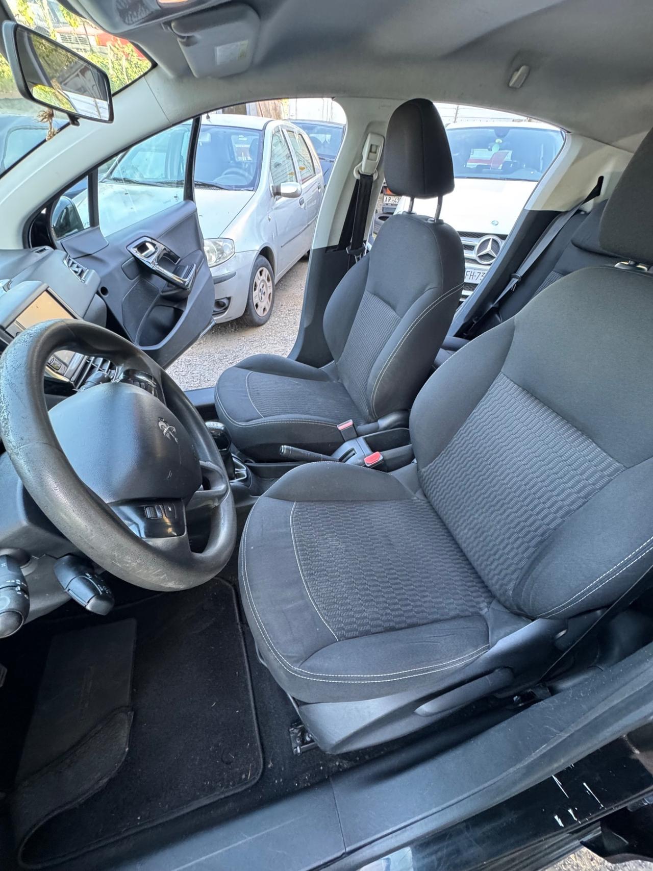 Peugeot 208 PureTech 82 5p. GPL Allure