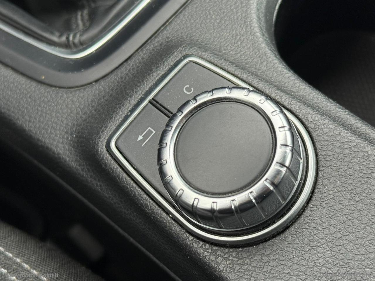 MERCEDES-BENZ B 180 d Premium