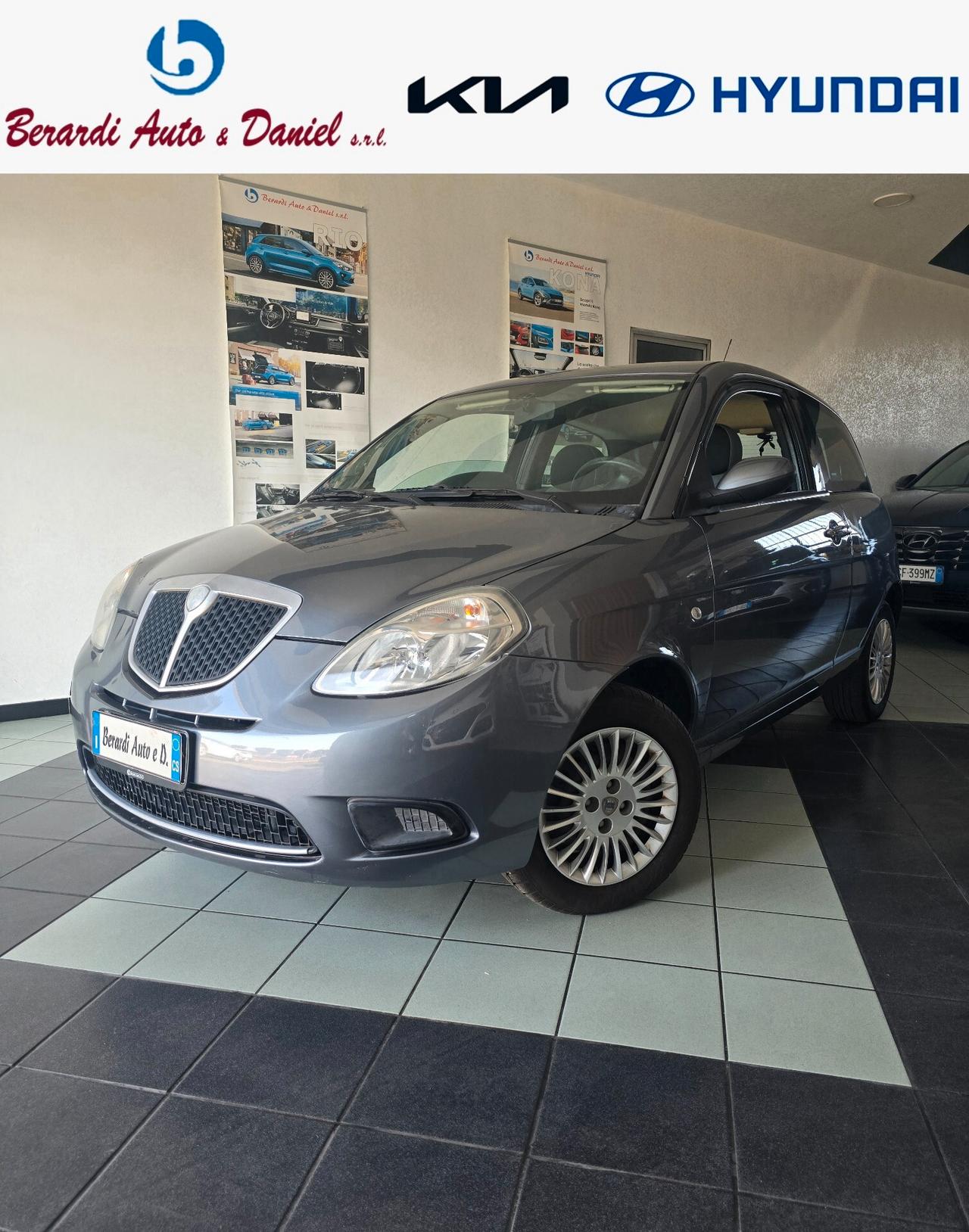Lancia Ypsilon 1.3 MJT 75 CV Platino