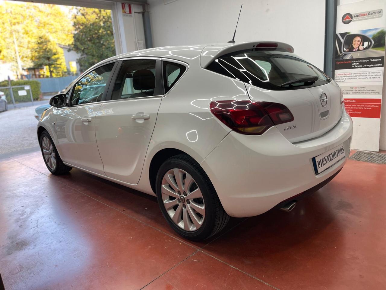 Opel Astra 1.4 Turbo 140CV GPL