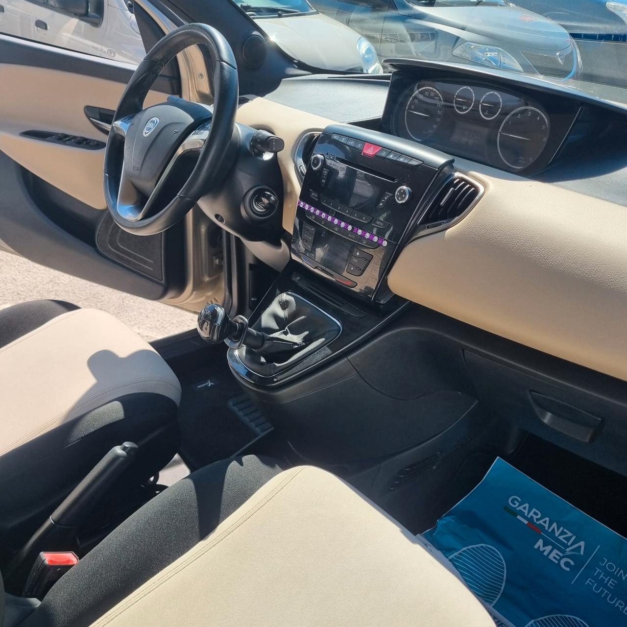 Lancia Ypsilon 0.9 TwinAir 85 CV 5 porte Metano Ecochic Elefantino