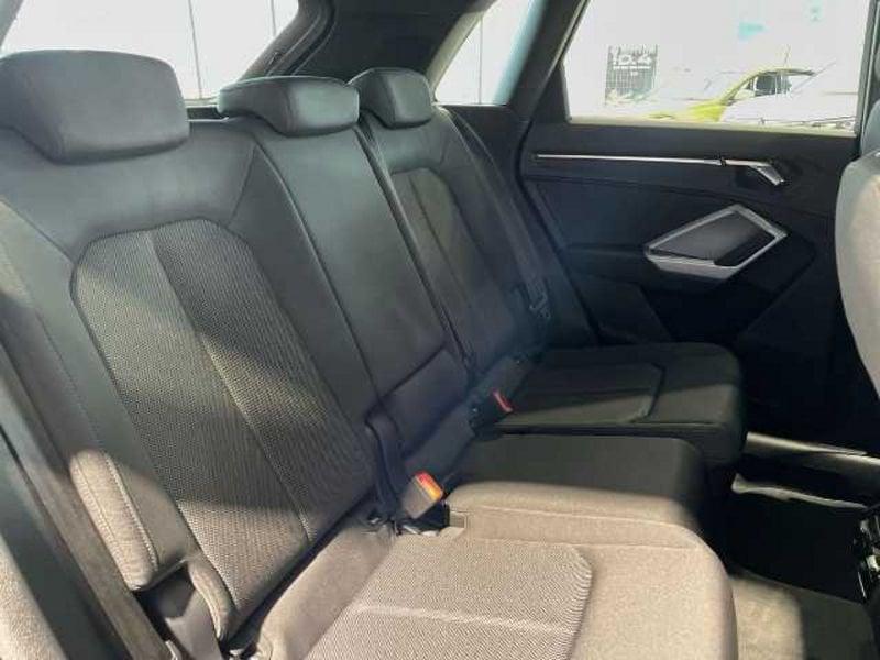 Audi Q3 II 2018 35 2.0 tdi Identity Black s-tronic