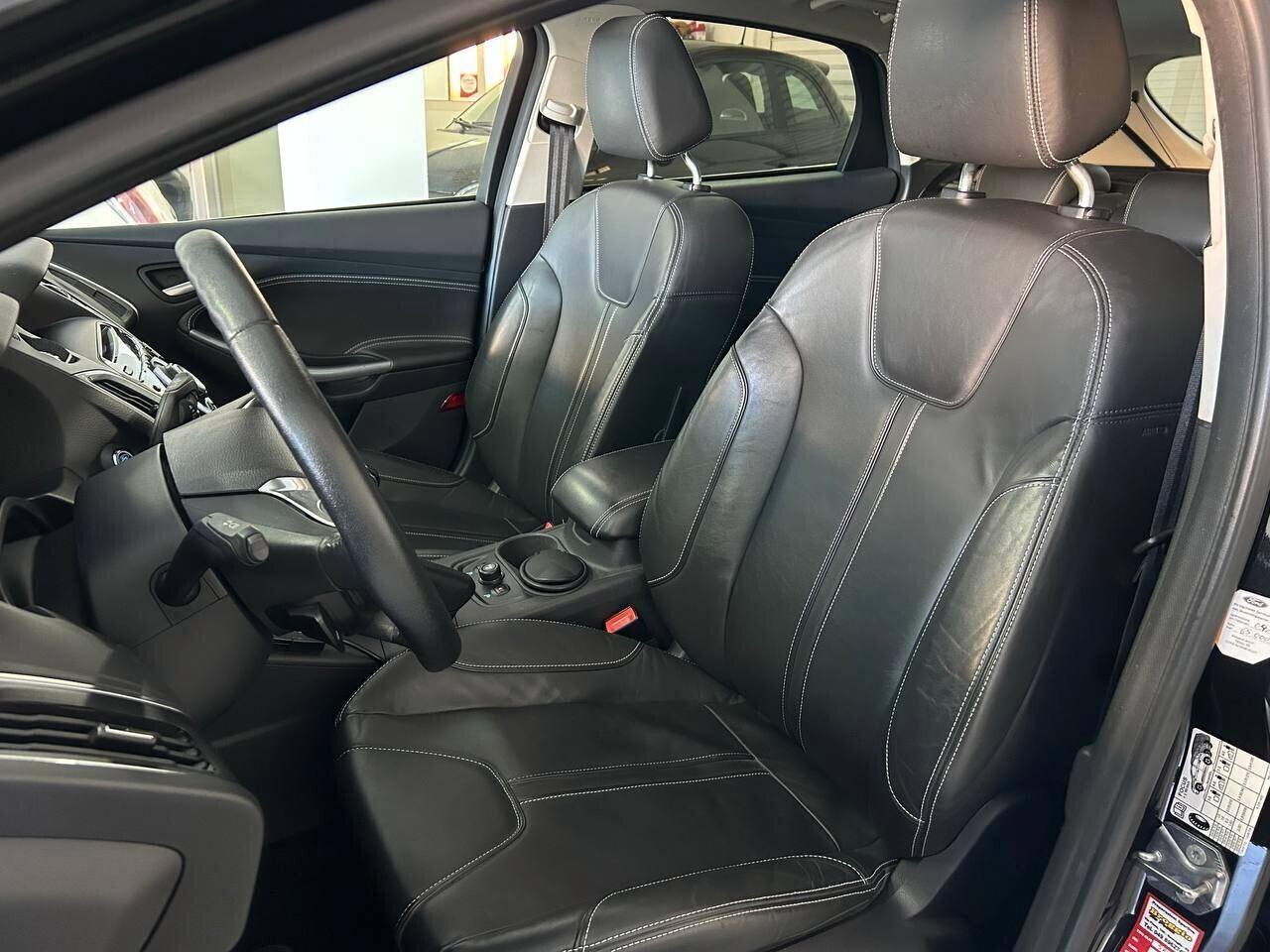 Ford Focus ST PACK - TETTO APRIBILE