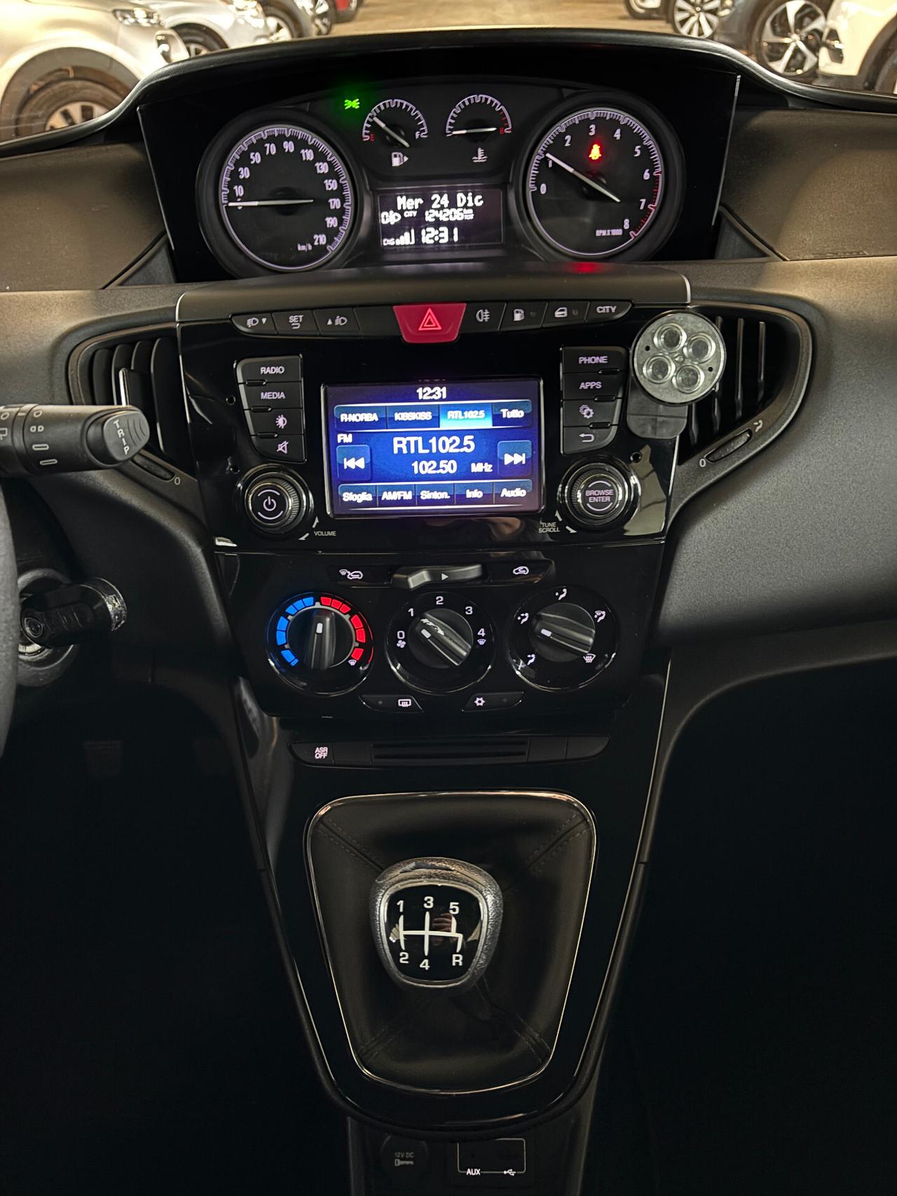 Lancia Ypsilon 0.9 TwinAir 85 CV Metano Ecochic Platinum