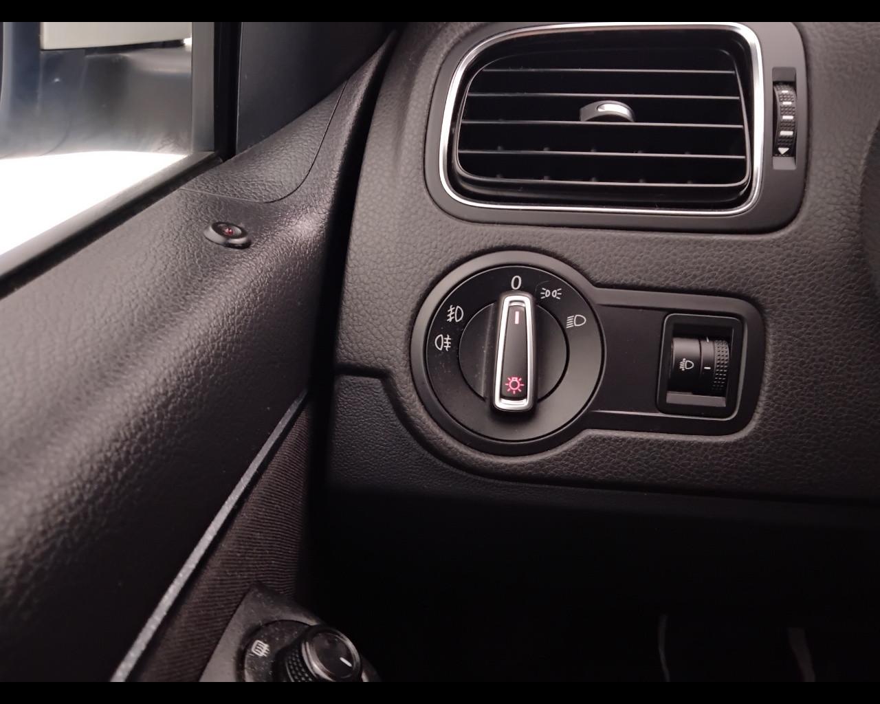 VOLKSWAGEN Polo V 2014 - Polo 5p 1.0 mpi Comfortline 75cv