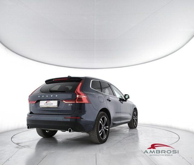 VOLVO XC60 B4 (d) AWD Geartronic Momentum Pro - AUTOCARRO N1