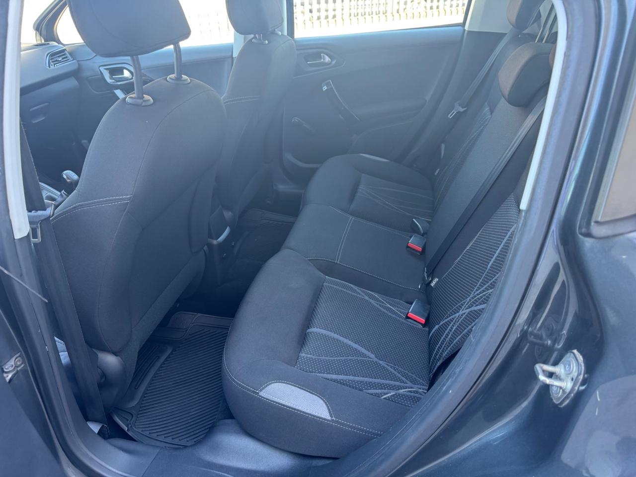 Peugeot 208 1.4 HDi 68 CV 5 porte Allure