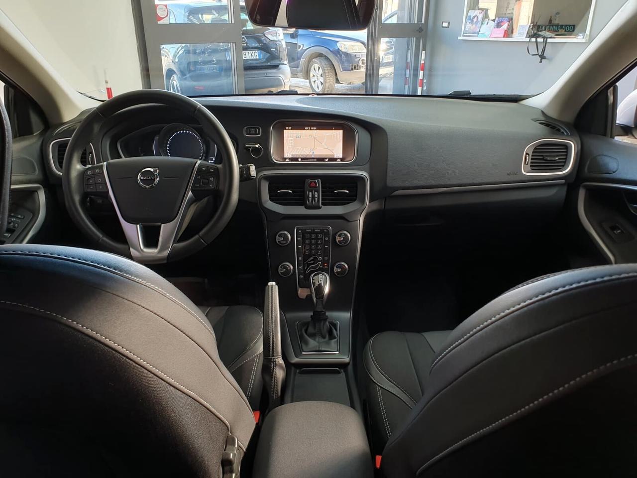 Volvo V40 D2 2.0 Geartronic 120cv R-design 2019