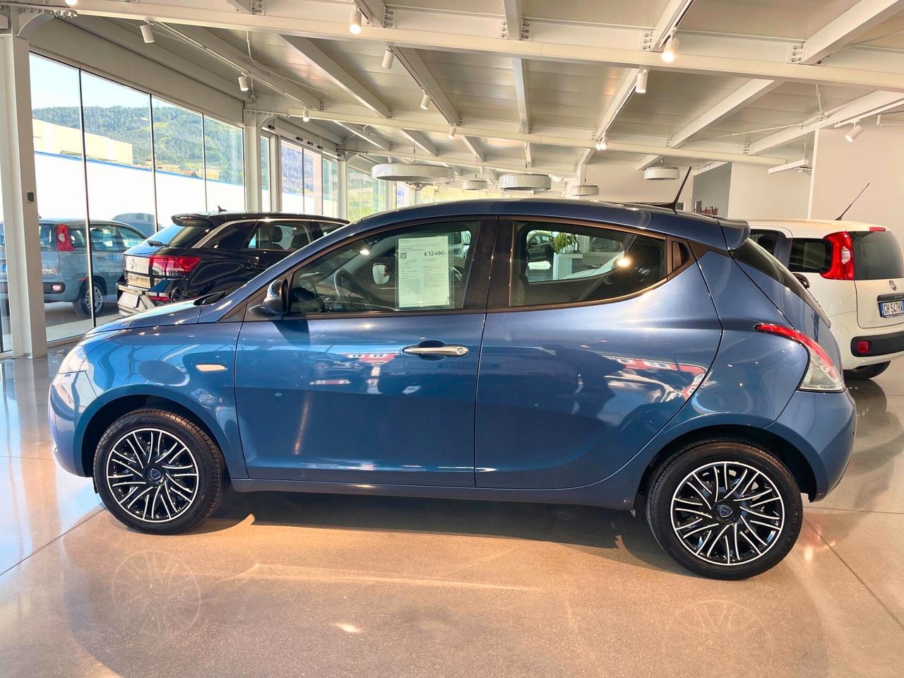 Lancia Ypsilon 1.0 FireFly 5 porte S&S Hybrid Gold