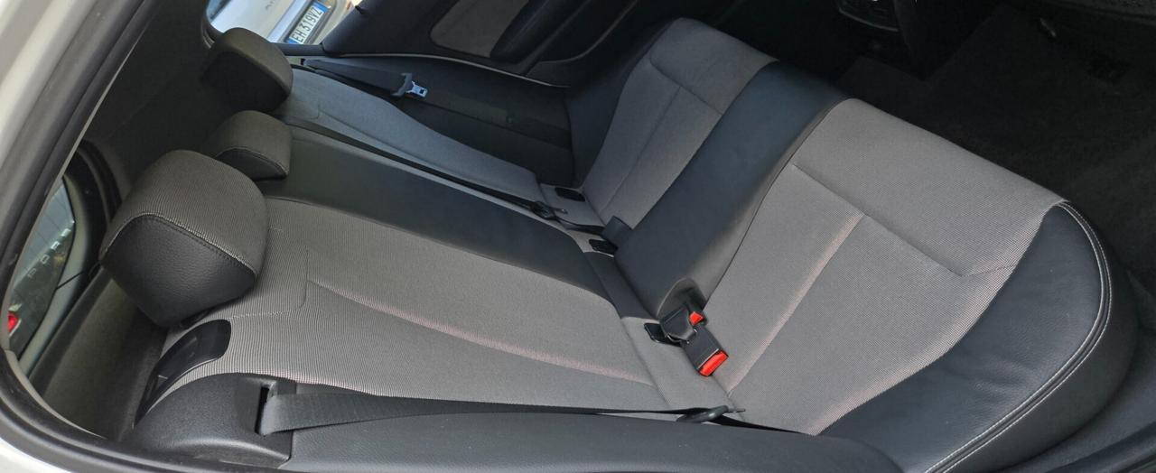 Bmw 118 118d 5p. Urban