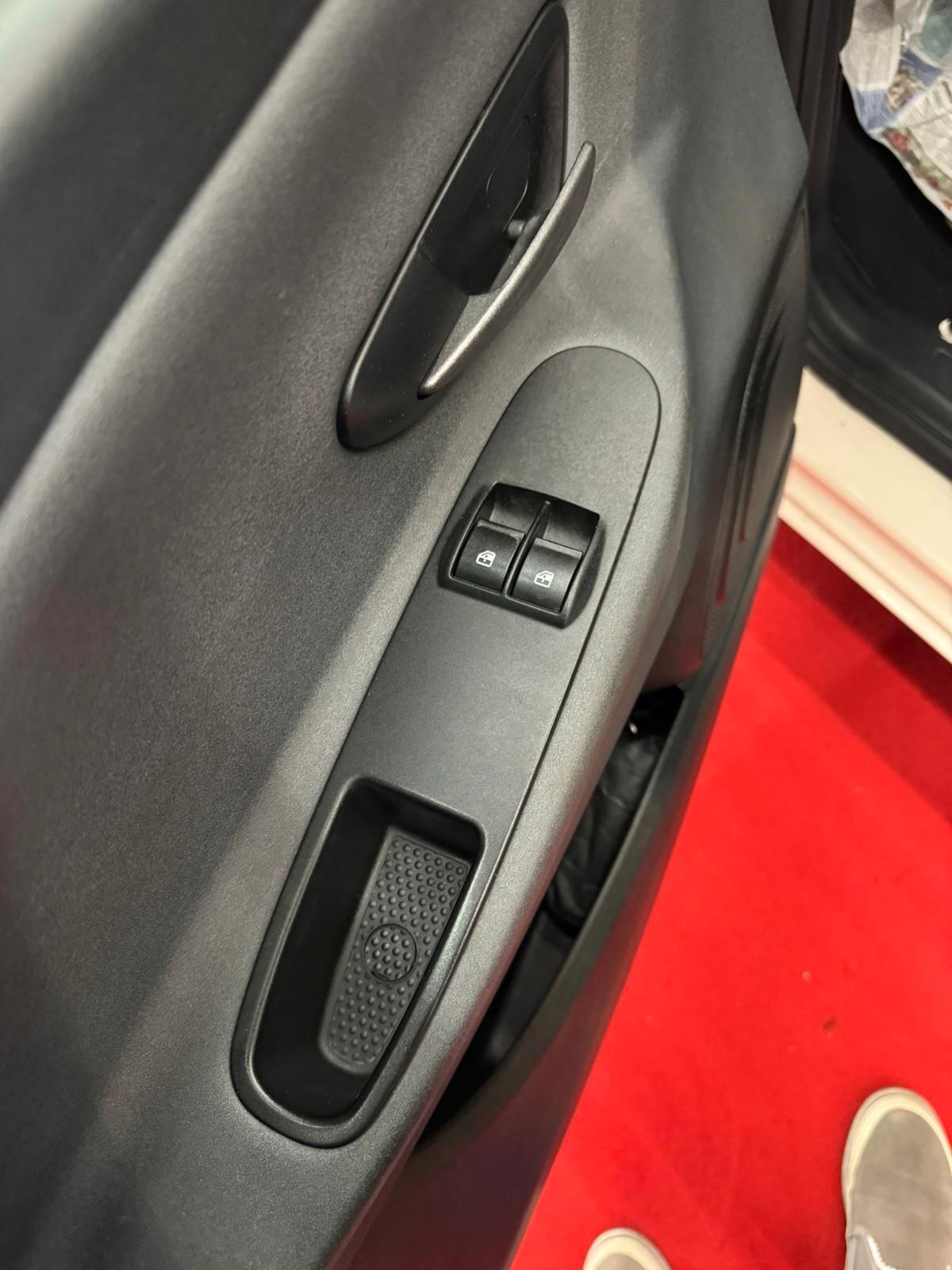 LANCIA YPSILON NEOPATENTATI