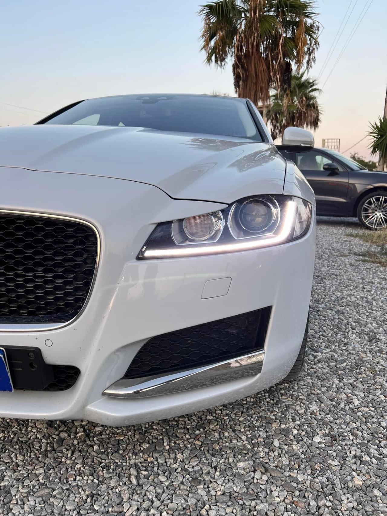 Jaguar XF 2.0 D 180 CV Prestige