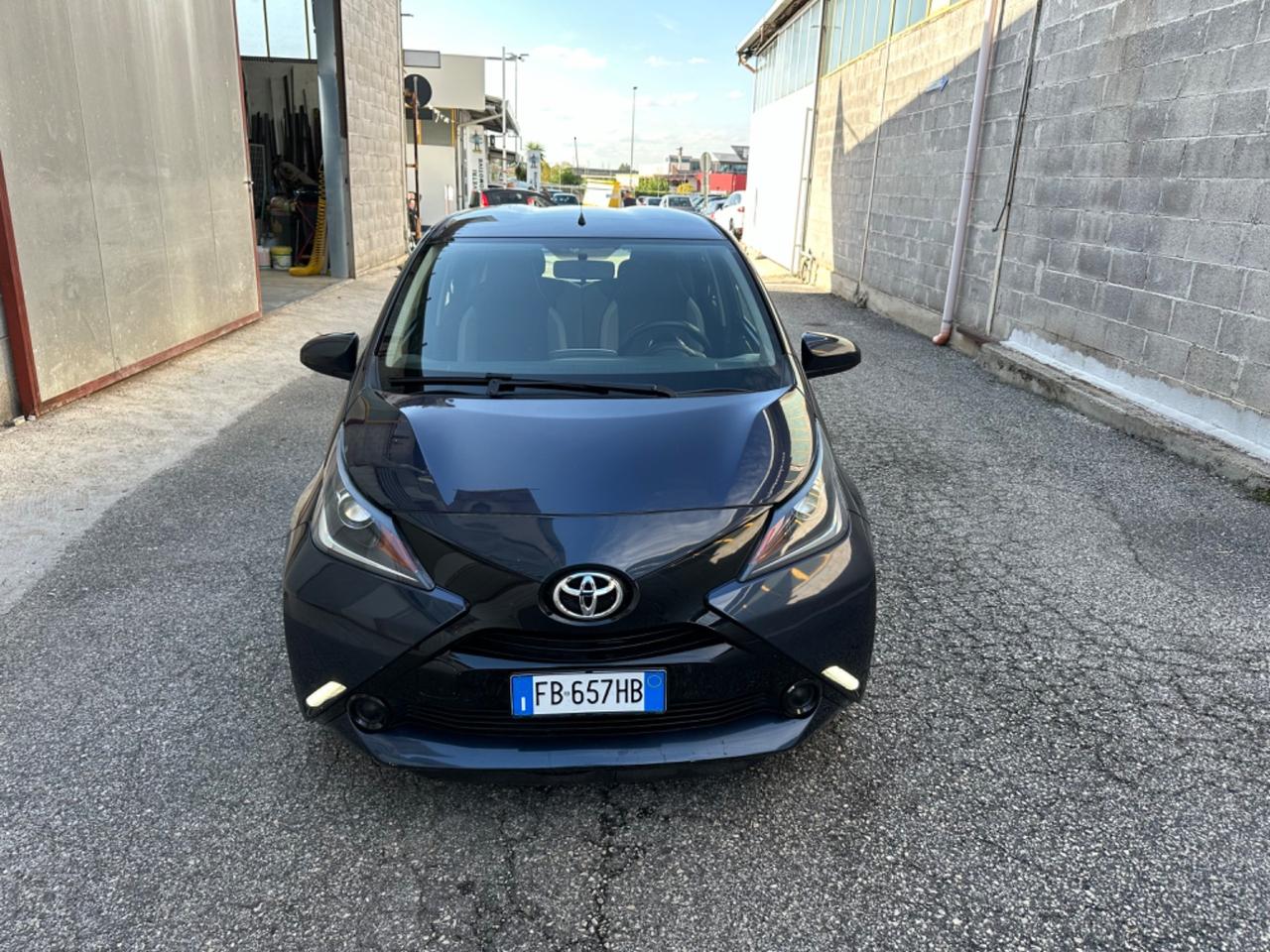 Toyota Aygo 1.0 VVT-i 69 CV 5 porte x-play autom