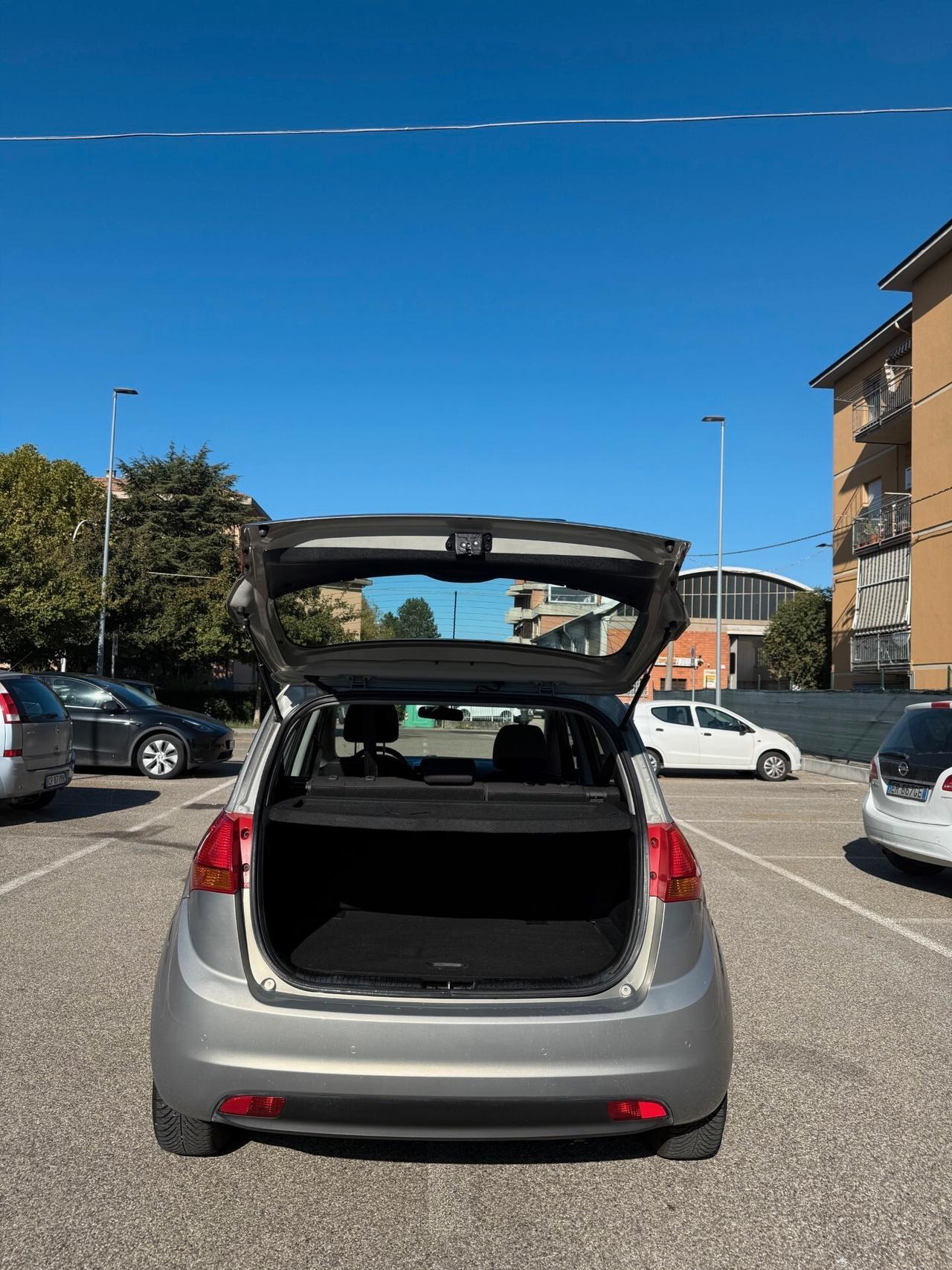 Kia Venga 1.4 GPL - NEOP. - TETTO - 12 MESI DI GARANZIA -