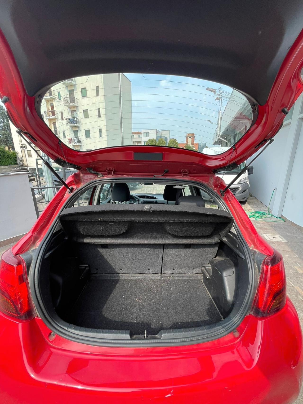 Toyota Yaris HYBRIDA