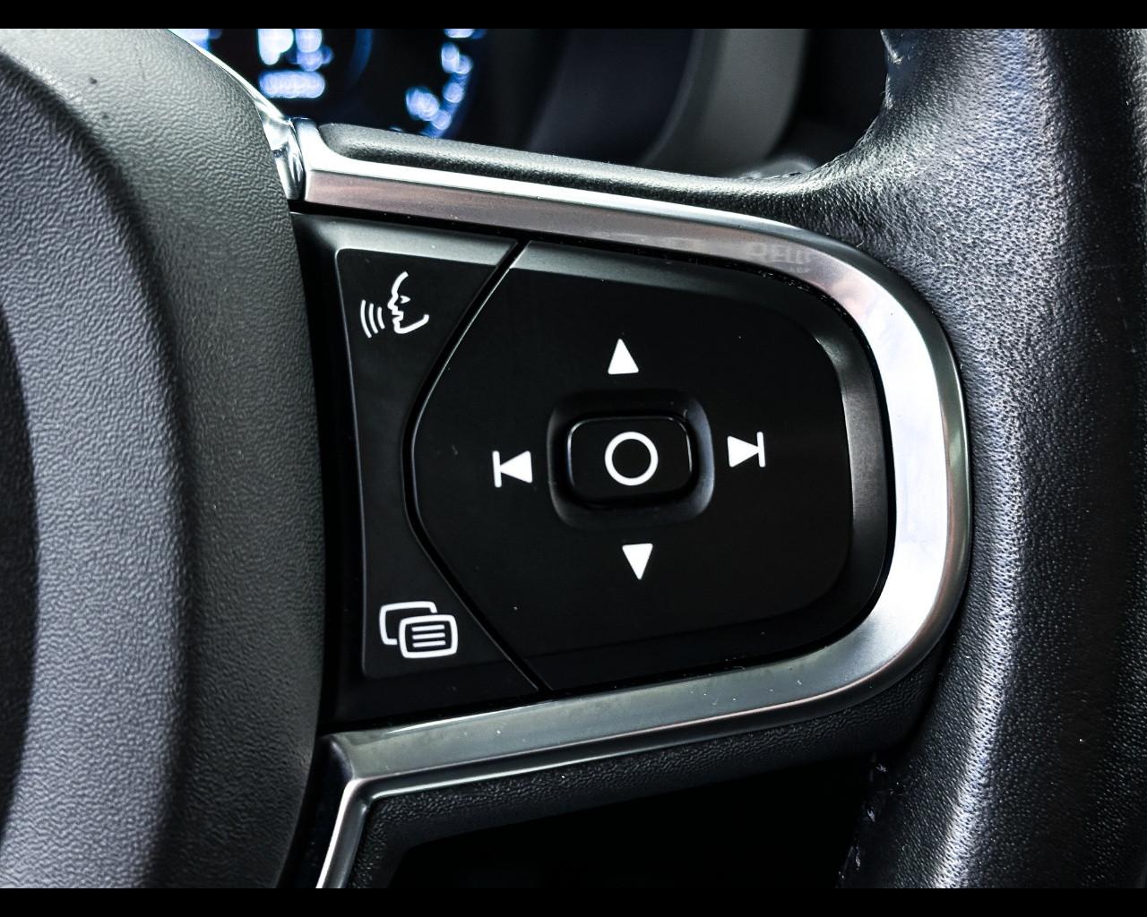 VOLVO XC60 (2017-->) - XC60 T6 Recharge Plug-in Hybrid AWD Inscrip