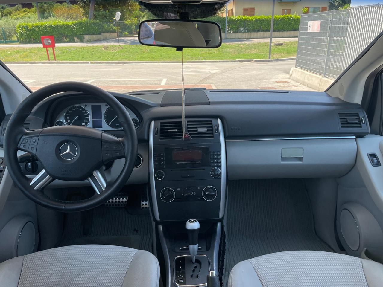 MERCEDES CLASSE B NEOPATENTATI 2.0 DISEL SPORT CAMBIO AUTOMATICO.