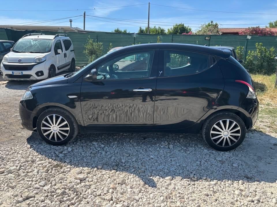 Lancia Ypsilon 1.2 69 CV Unyca