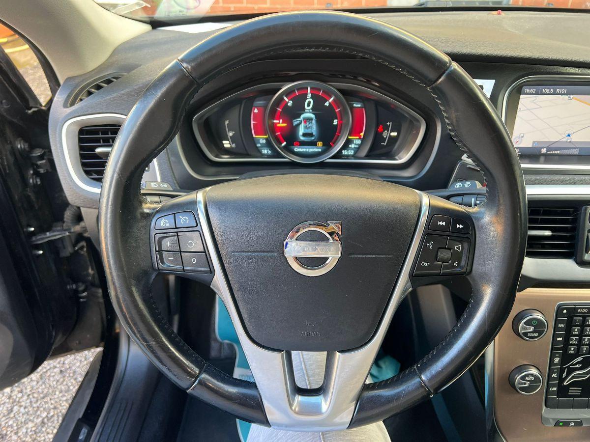 VOLVO - V40 Cross Country 1.6 d2 Momentum