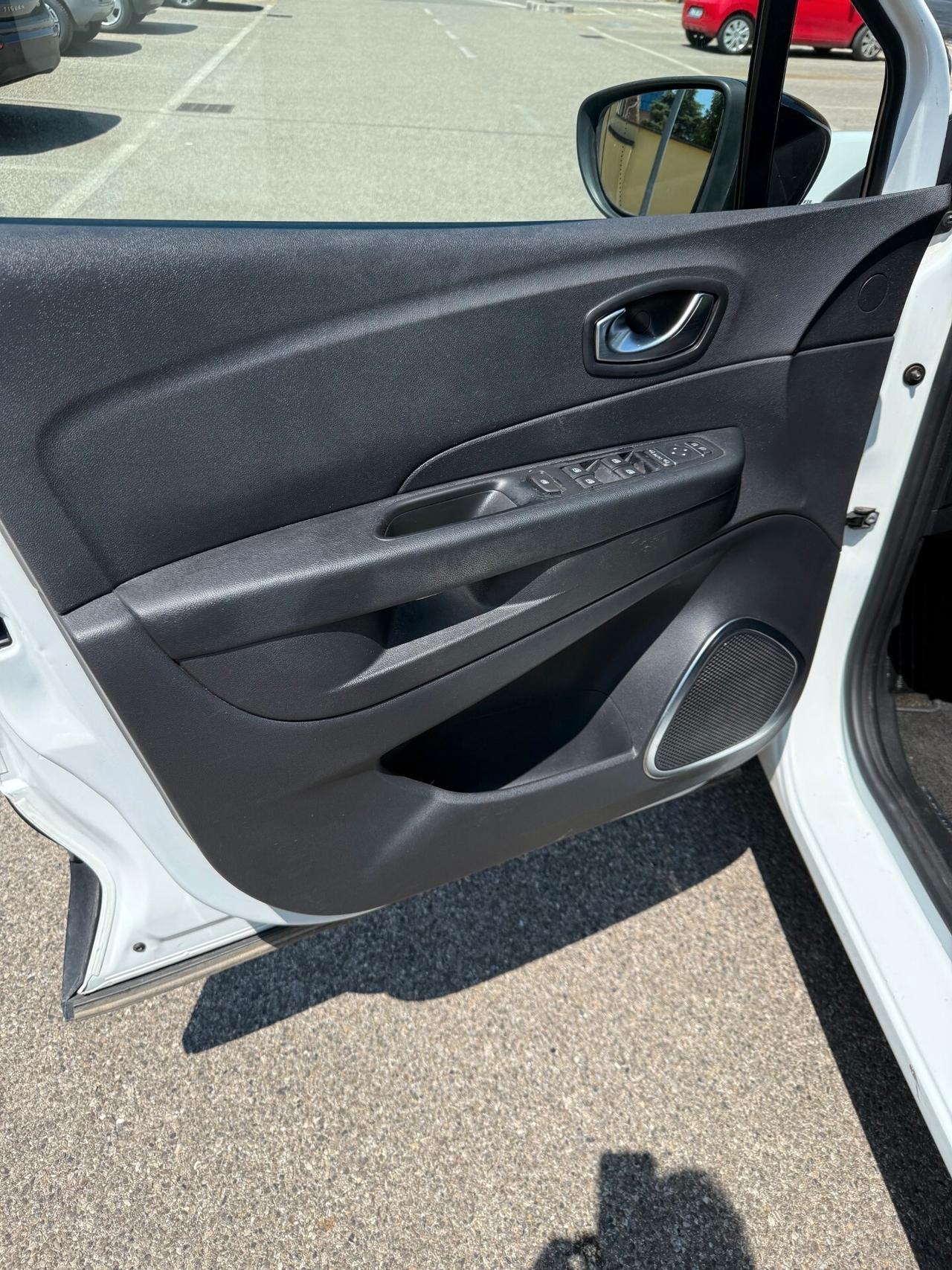 Renault Captur 1.5 dci - NEOPATENTATI - 12 MESI DI GARANZIA -
