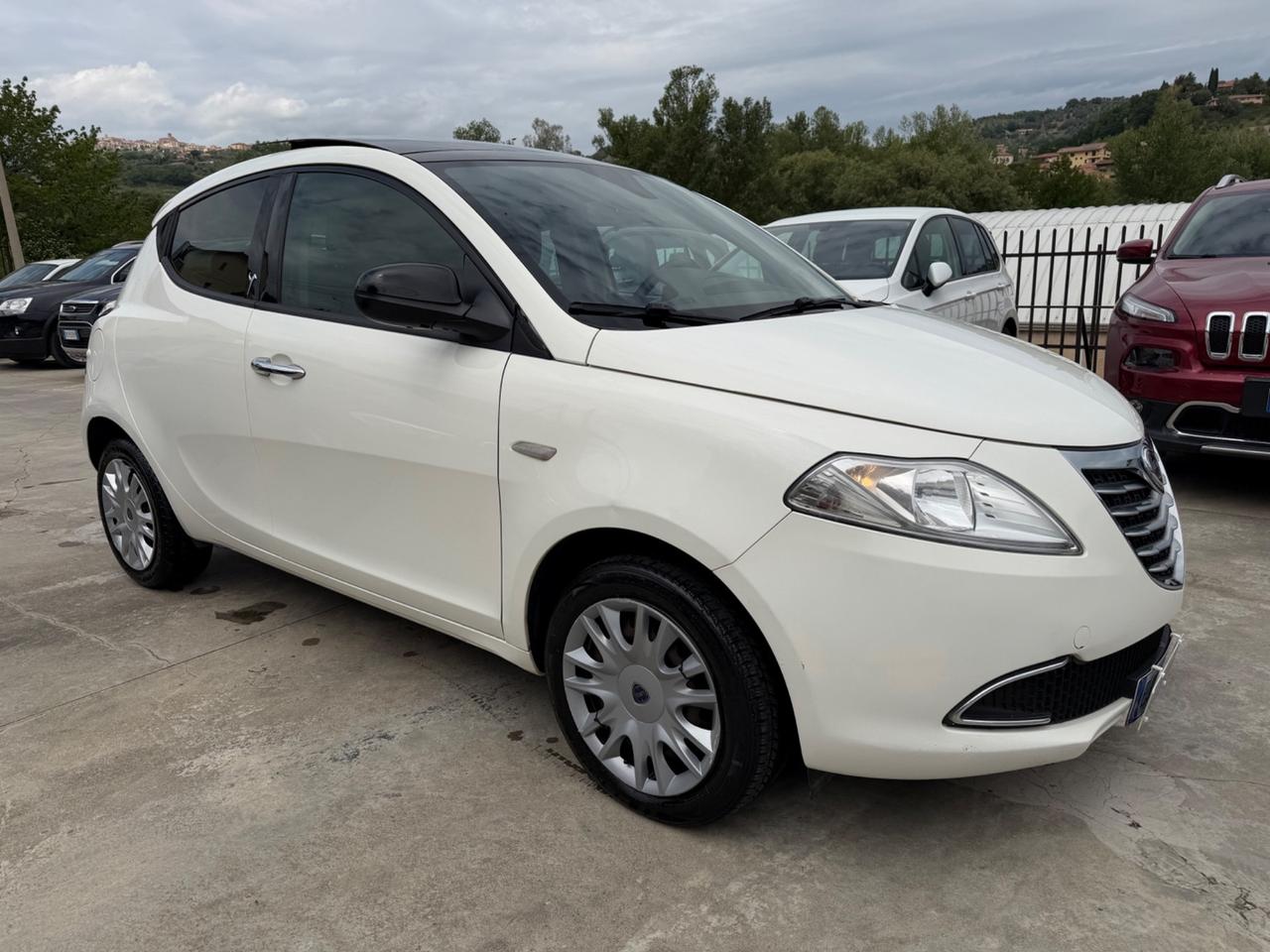 Lancia Ypsilon 0.9 TwinAir 5porte 85CV /TETTO APR.
