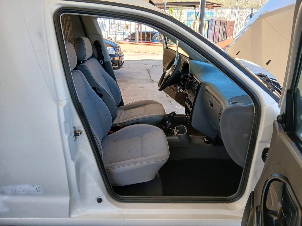 Volkswagen Caddy 1.9 SDI Van Vetrato 01