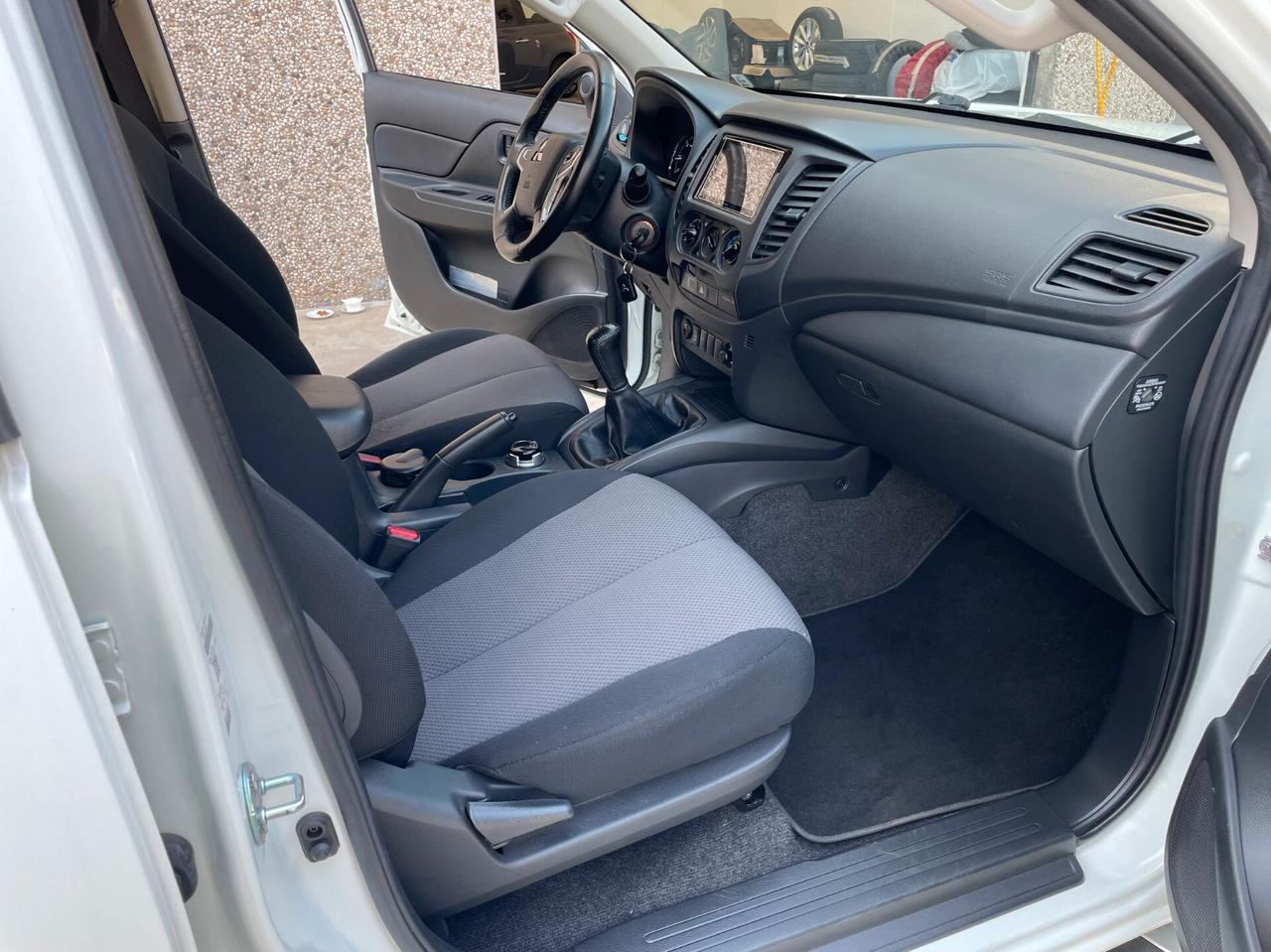 Mitsubishi L200 2.3 D Club Cab 4x4 Easy Select Invite Connect