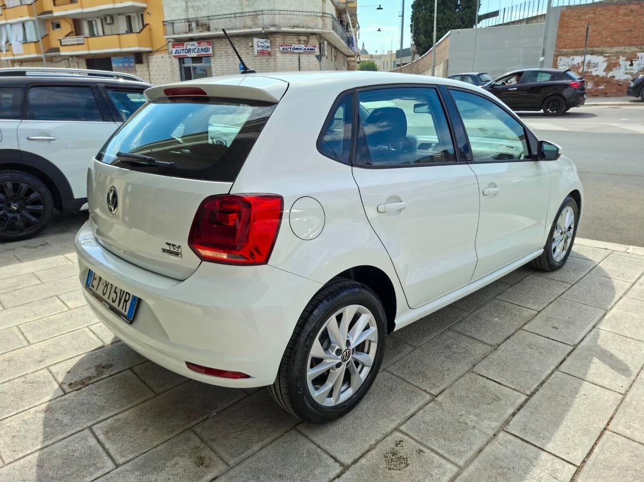 Volkswagen Polo 1.4 TDI 75cv Comfortline 2015